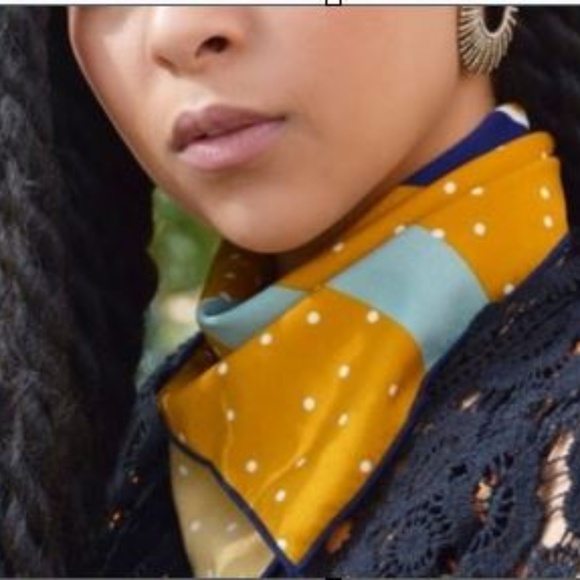 🎉HP🎉Animal Print Square Neck Scarf/ Bandanna - Picture 2 of 3
